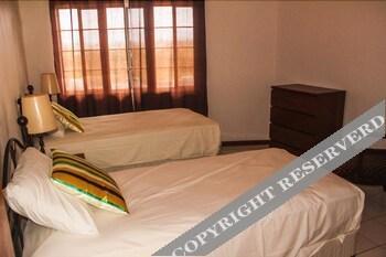 Royal Cove Hotel Jennings ภายนอก รูปภาพ